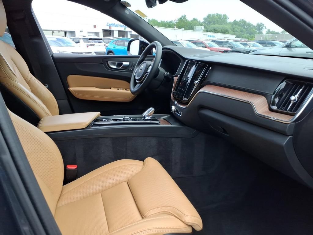 Used 2024 Volvo XC60 B5 Ultimate w/ Protection Package Premier AWD/4WD image 21