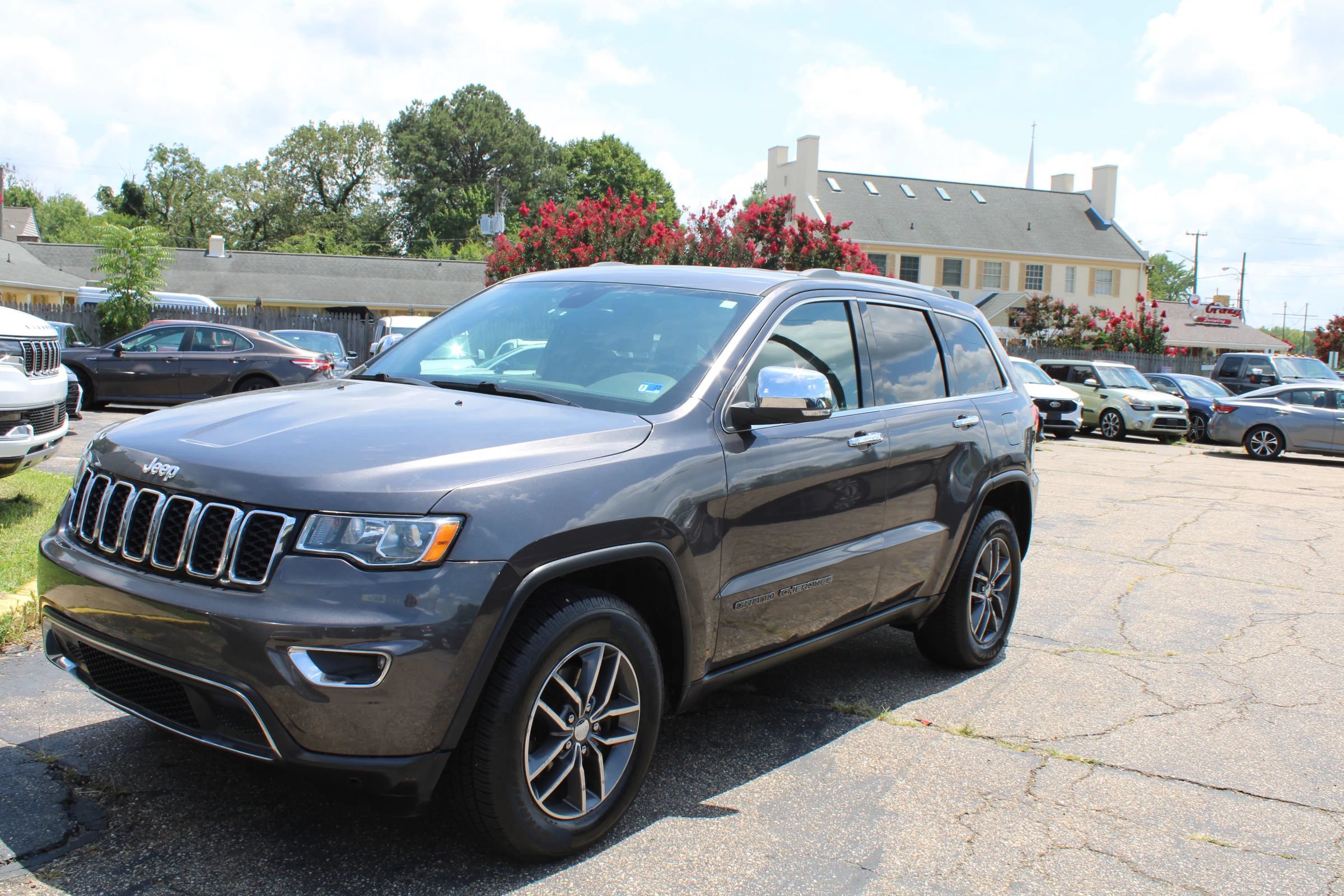 Used 2017 Jeep Grand Cherokee Limited AWD/4WD image 3