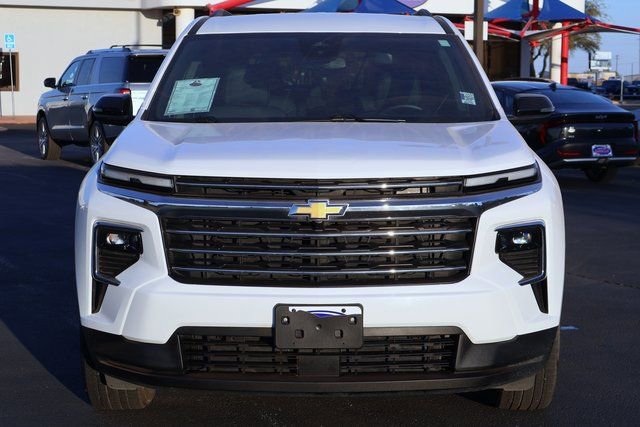 Used 2025 Chevrolet Traverse LT image 11