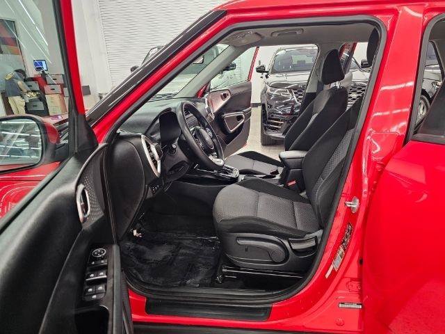 Used 2023 Kia Soul LX FWD image 7