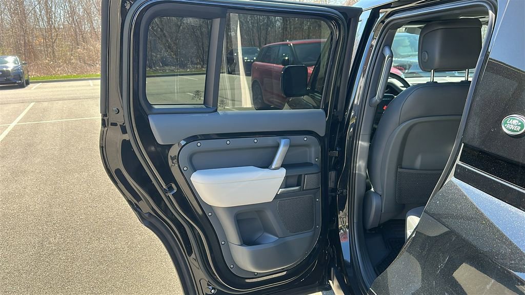Certified 2023 Land Rover Defender 110 X-Dynamic SE image 20