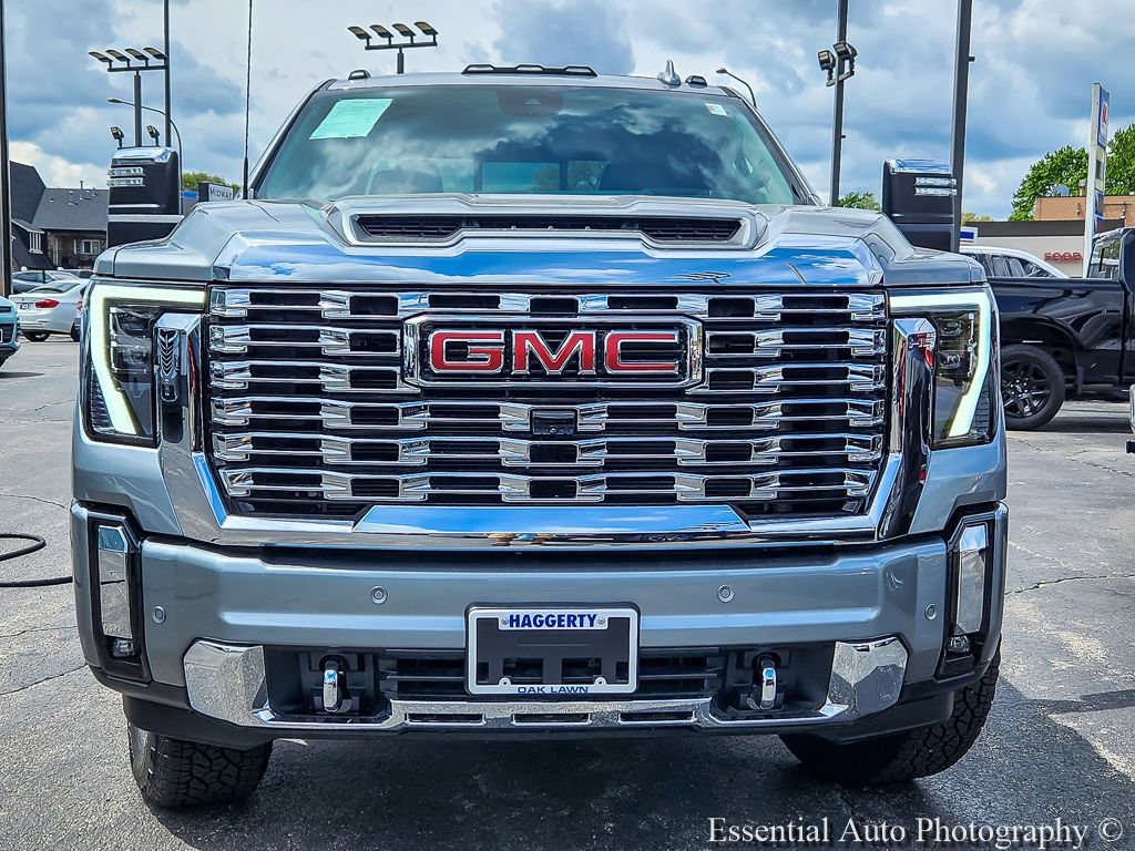 Used 2025 GMC Sierra 2500 Denali w/ Denali Reserve Package AWD/4WD image 4