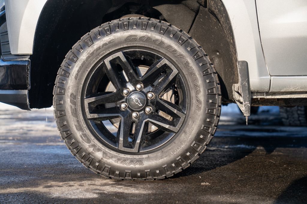 Used 2020 Chevrolet Silverado 1500 LT Trail Boss image 2