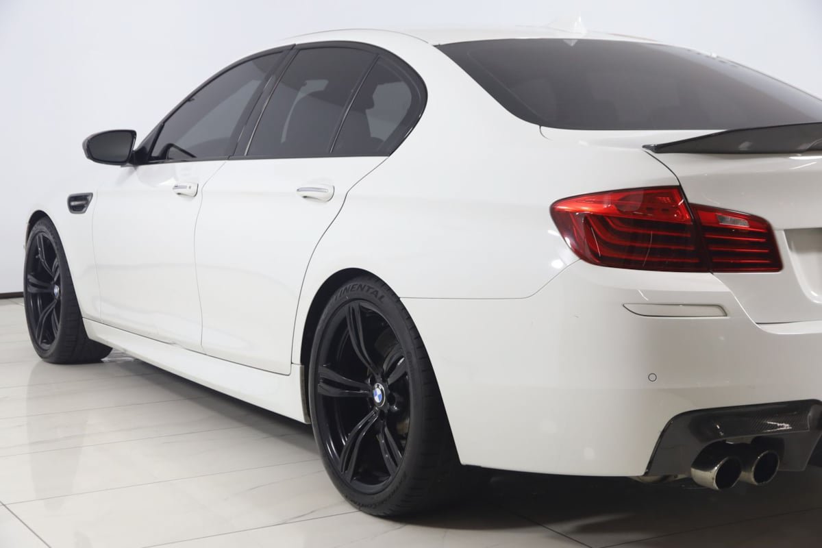 Used 2015 BMW M5 RWD image 25