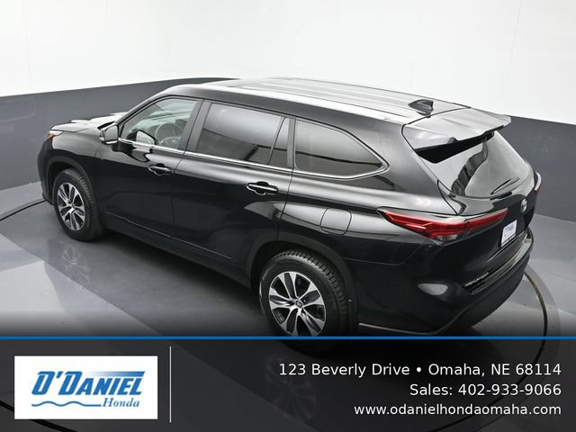 Used 2023 Toyota Highlander XLE AWD/4WD image 15