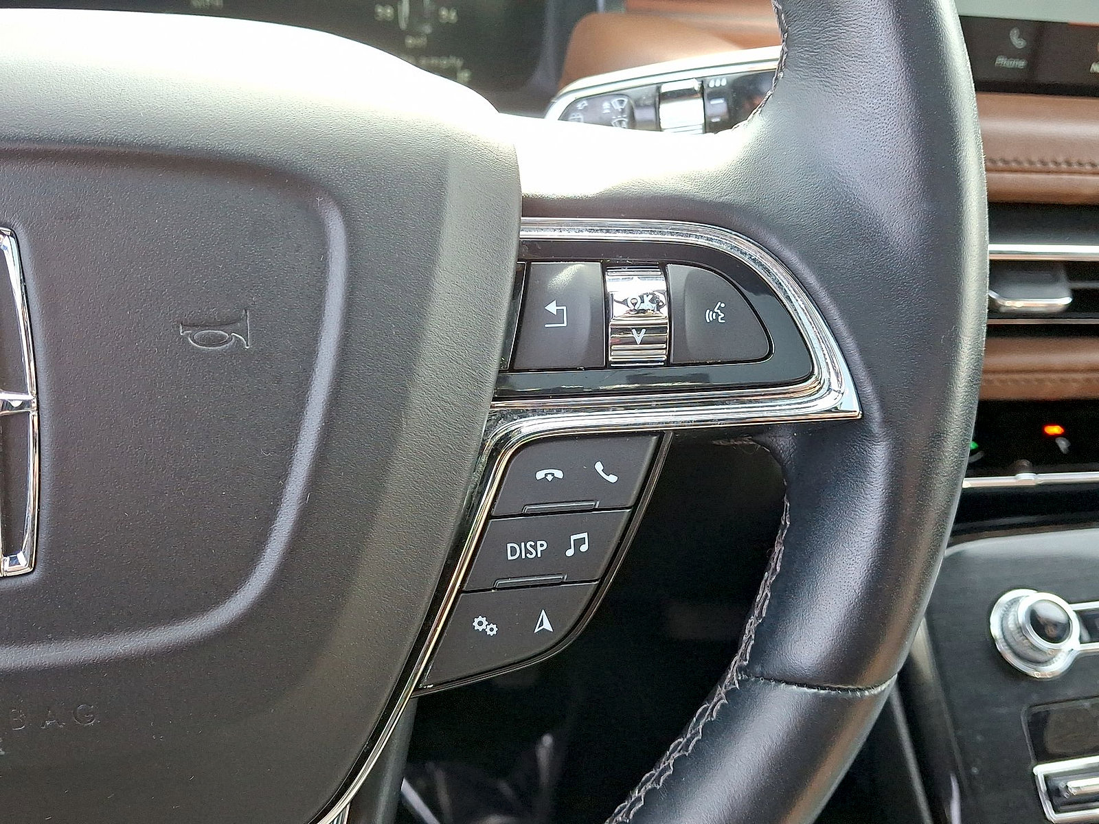Used 2022 Lincoln Nautilus Reserve w/ Luxury Package AWD/4WD image 18