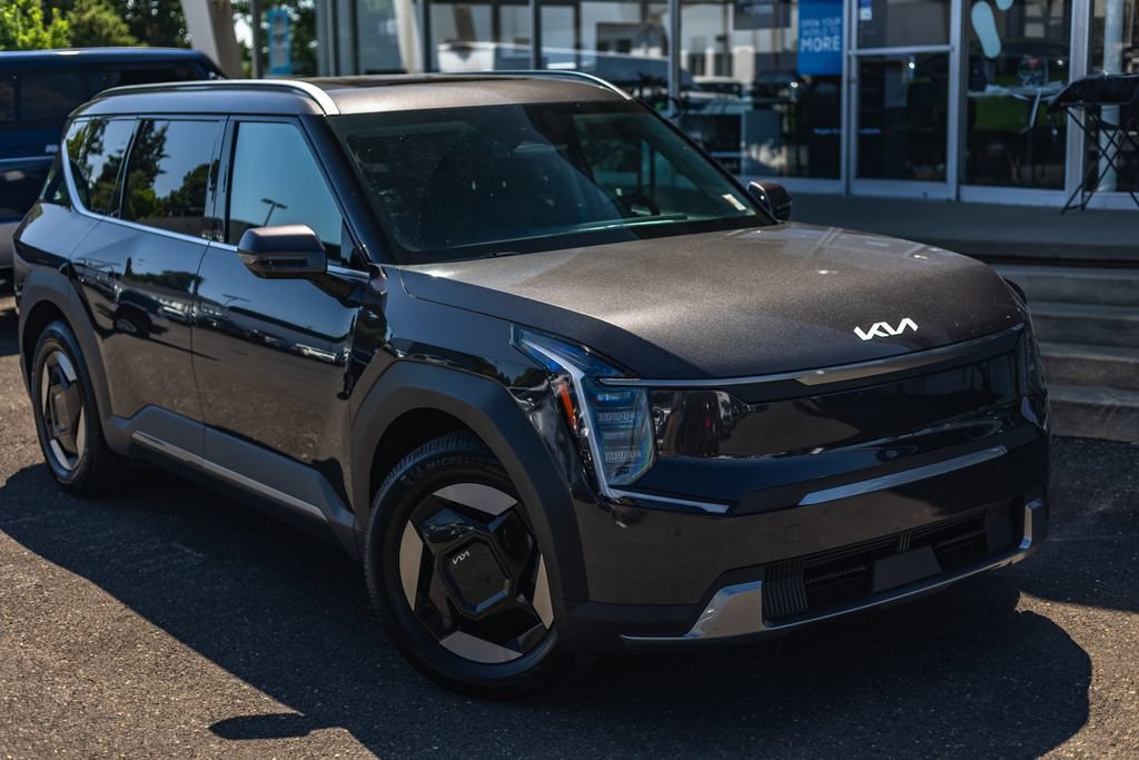 Used 2024 Kia EV9 Wind AWD/4WD image 2