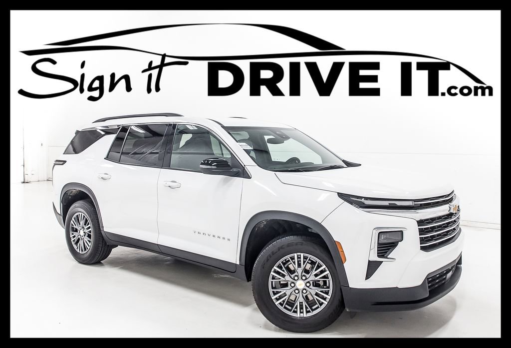 Used 2025 Chevrolet Traverse LT image 1
