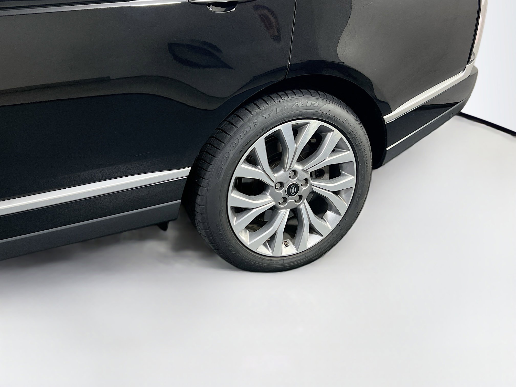 Used 2020 Land Rover Range Rover Autobiography image 30