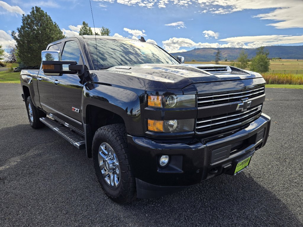 Used 2018 Chevrolet Silverado 3500 LTZ image 3