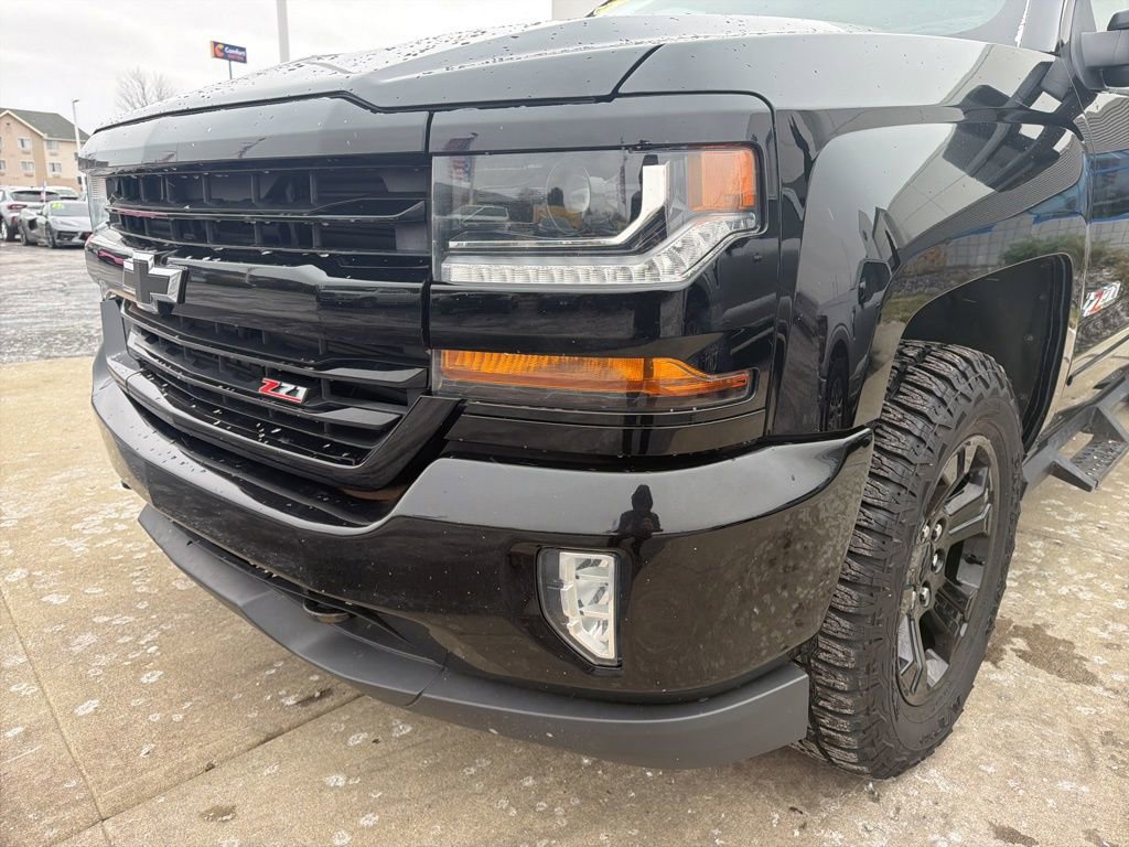 Used 2018 Chevrolet Silverado 1500 LT w/ Midnight Edition image 10