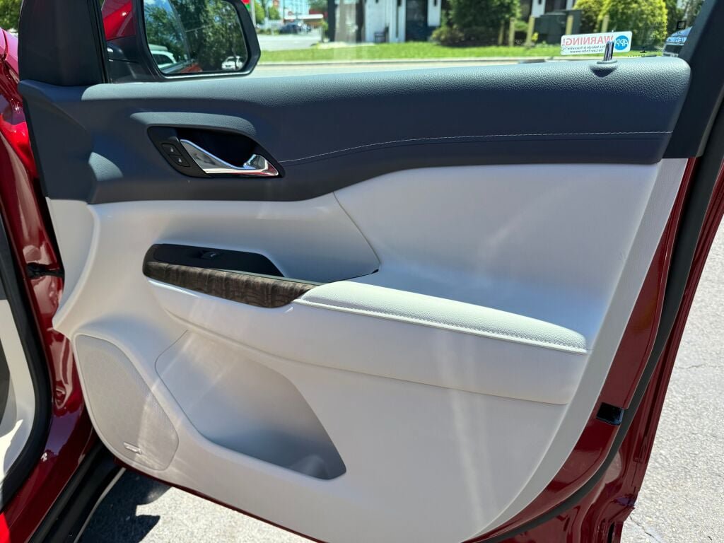 Used 2023 GMC Acadia Denali AWD/4WD image 30