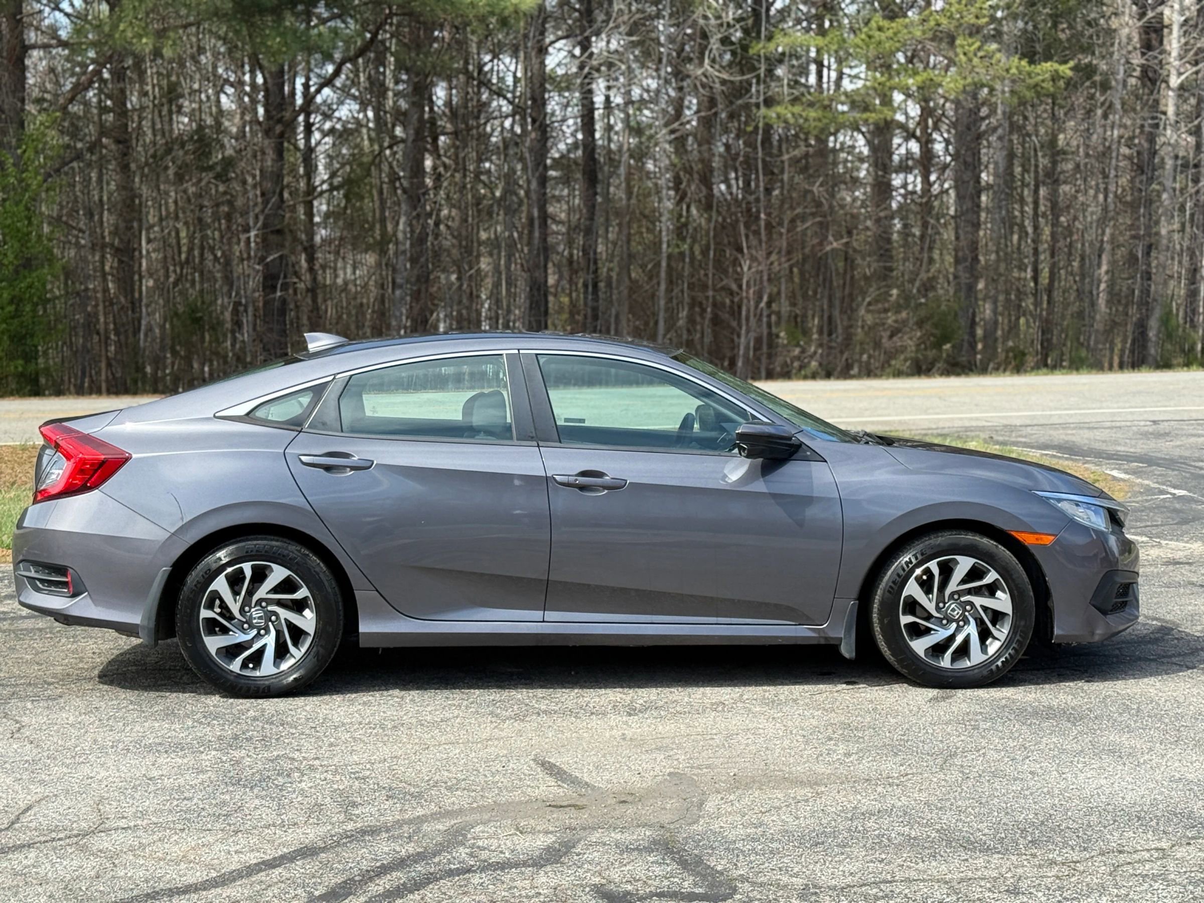 Used 2018 Honda Civic EX image 2