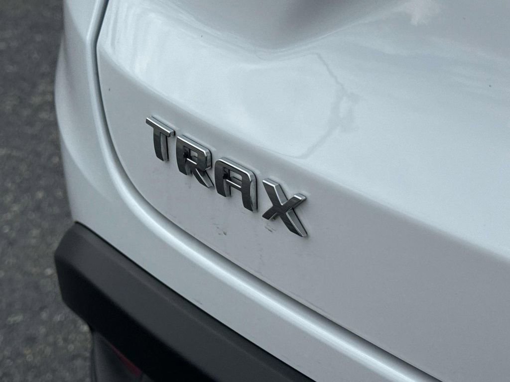 Certified 2025 Chevrolet Trax LS image 10