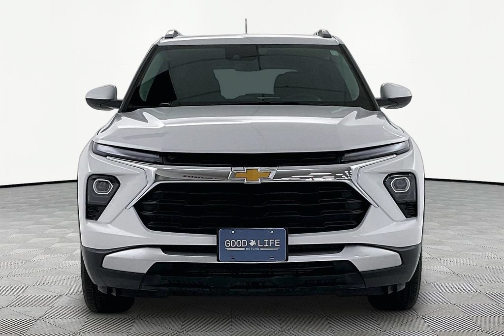 Used 2025 Chevrolet TrailBlazer LT AWD/4WD image 2