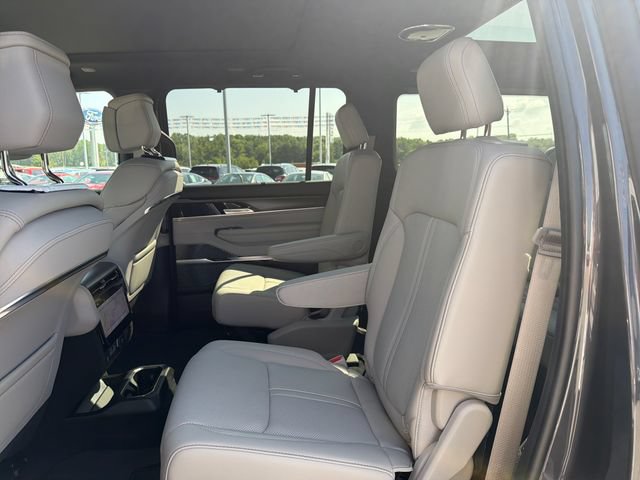 New 2026 Jeep Grand Wagoneer Summit AWD/4WD image 44