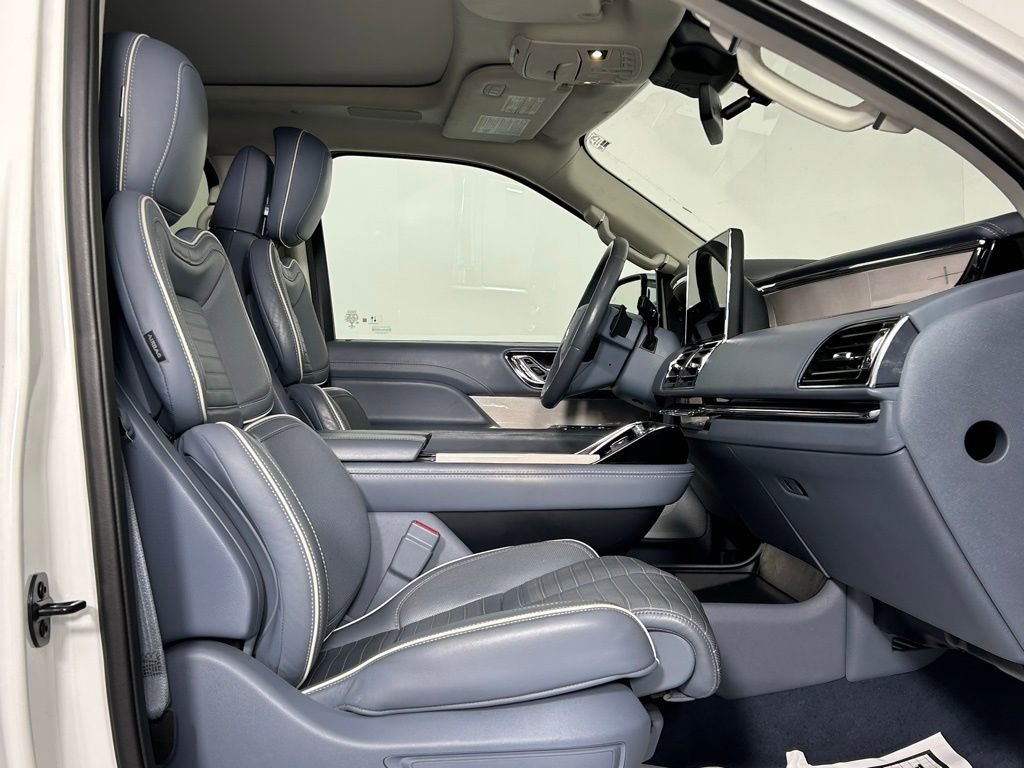 Used 2022 Lincoln Navigator L Black Label AWD/4WD image 11