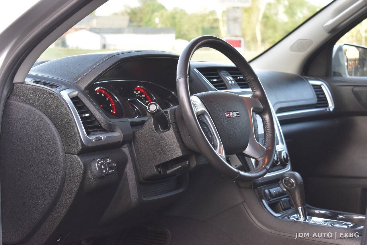 Used 2015 GMC Acadia SLT w/ Technology Package AWD/4WD image 19