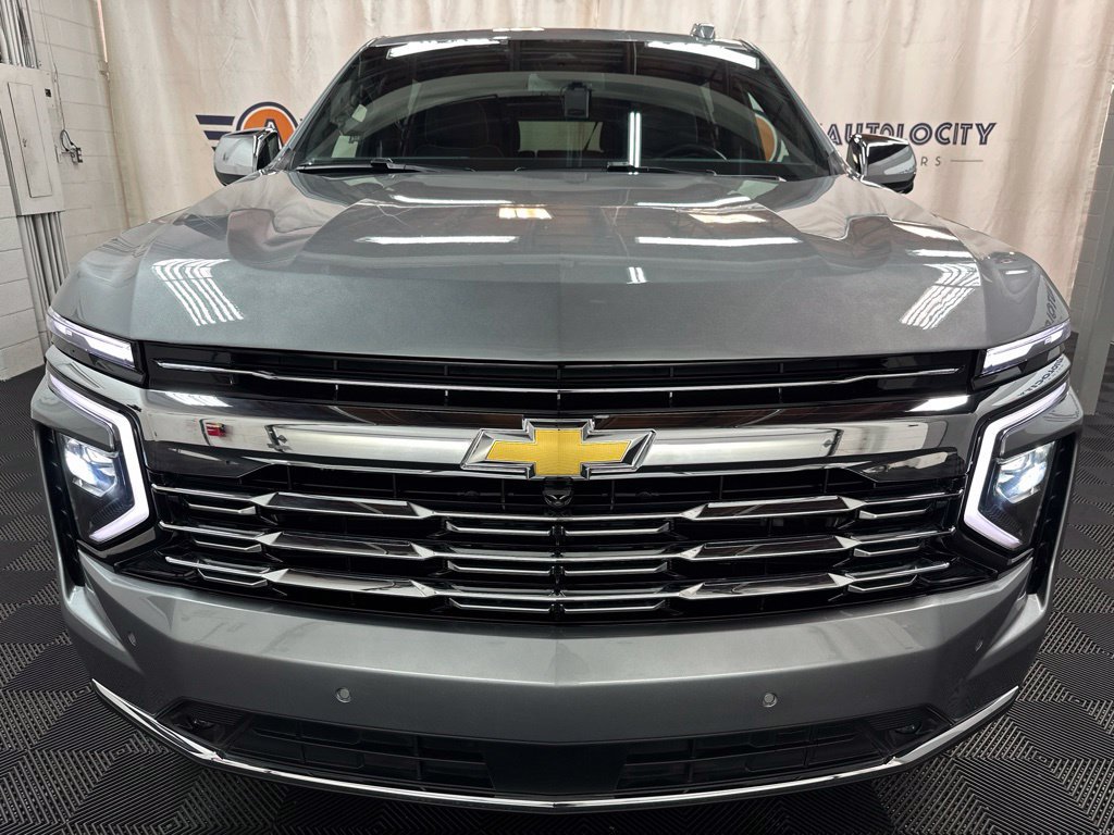Used 2025 Chevrolet Suburban Premier AWD/4WD image 3