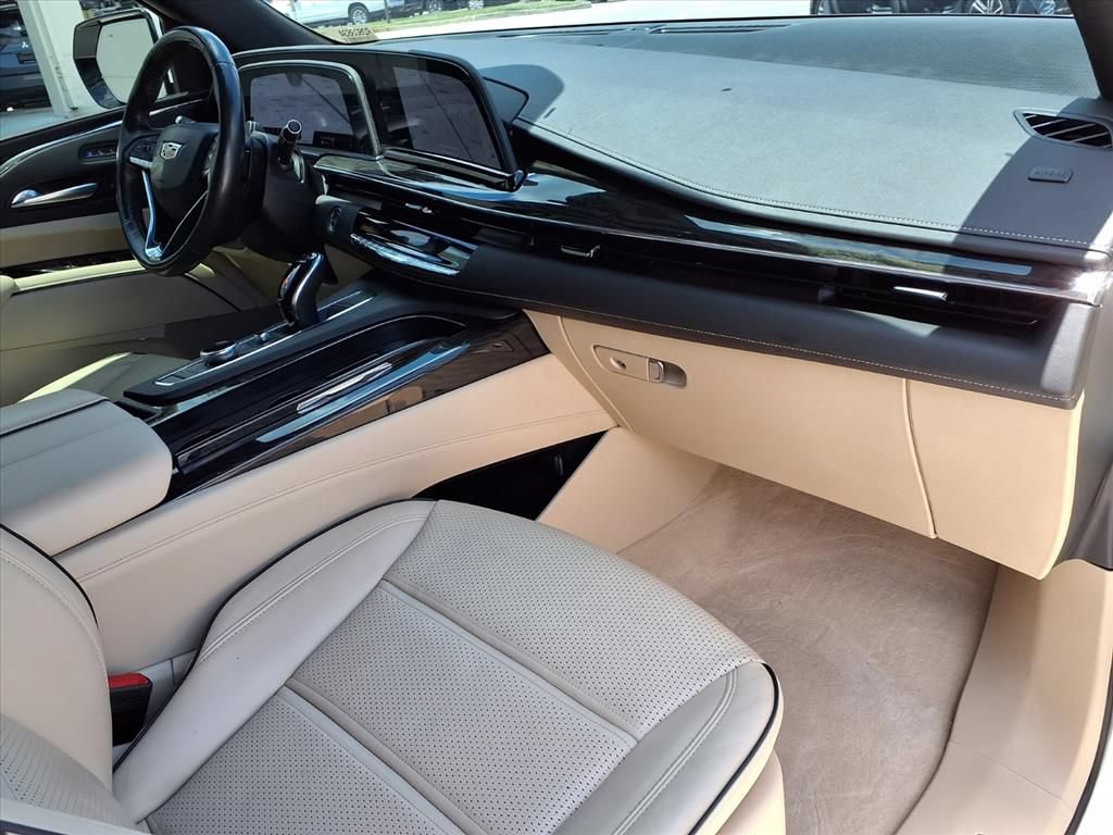Used 2024 Cadillac Escalade Premium Luxury AWD/4WD image 8