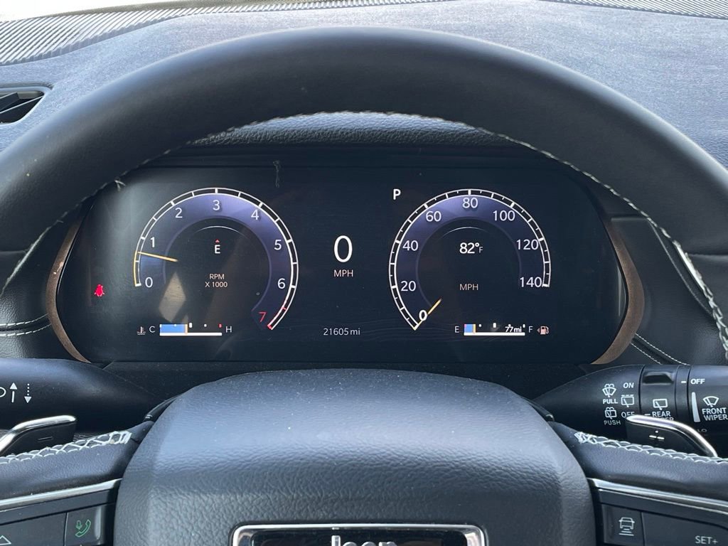 Used 2025 Jeep Grand Cherokee Altitude image 16