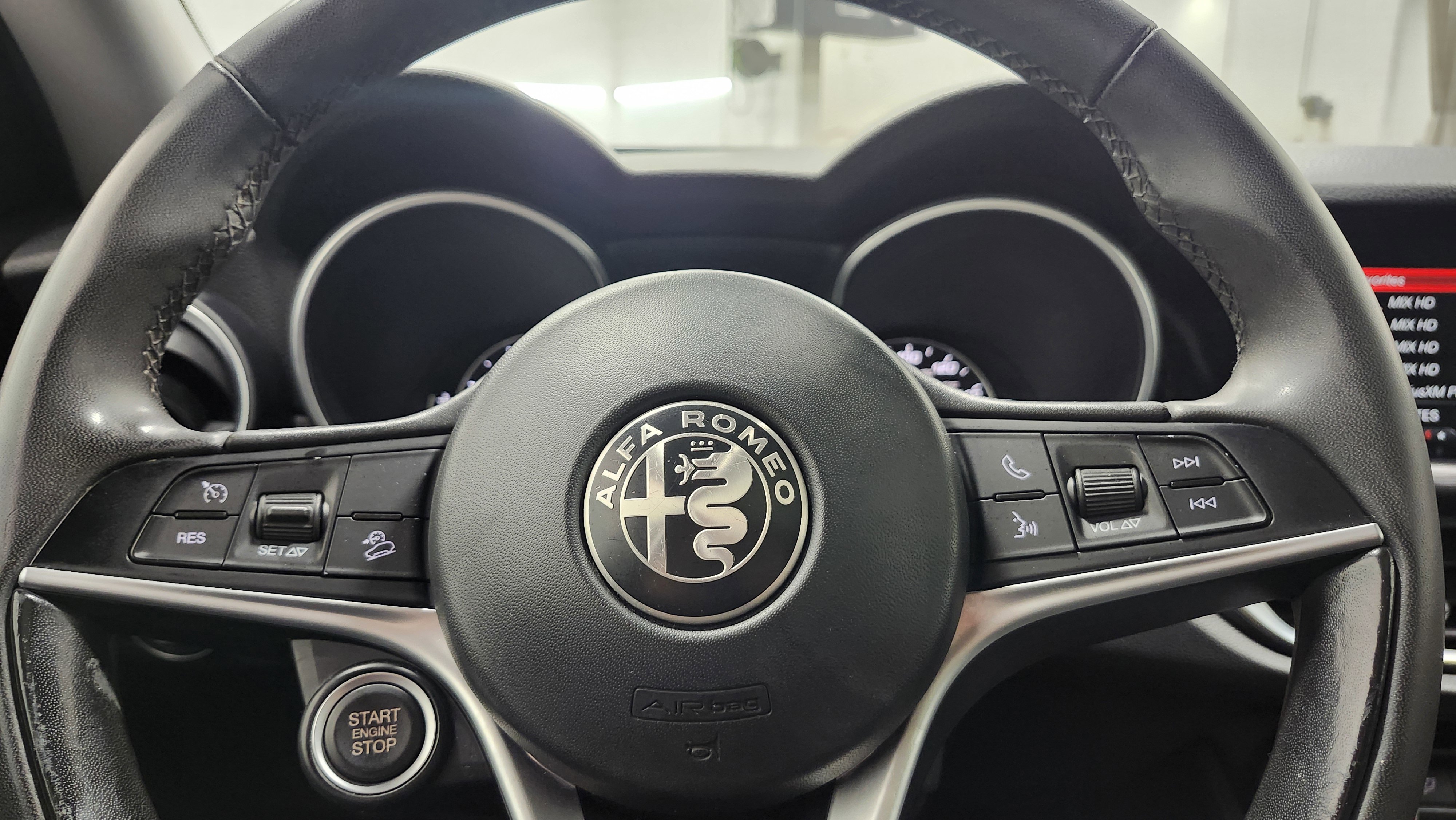 Used 2018 Alfa Romeo Stelvio AWD image 31