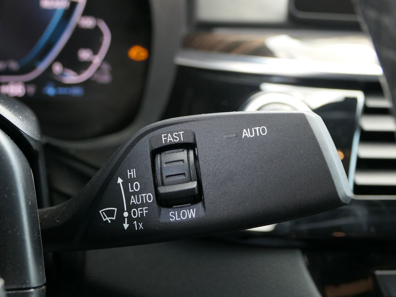 Used 2020 BMW 530e w/ Convenience Package image 18