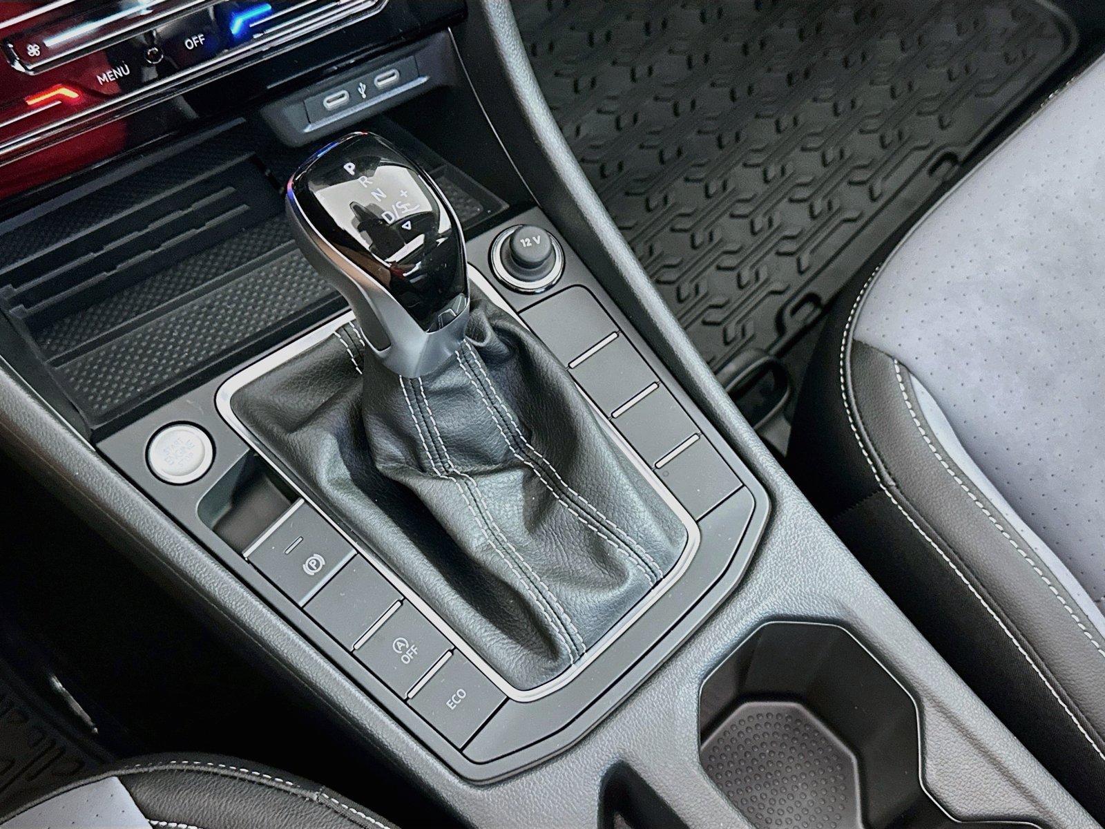 New 2027 Volkswagen Jetta SE FWD image 16
