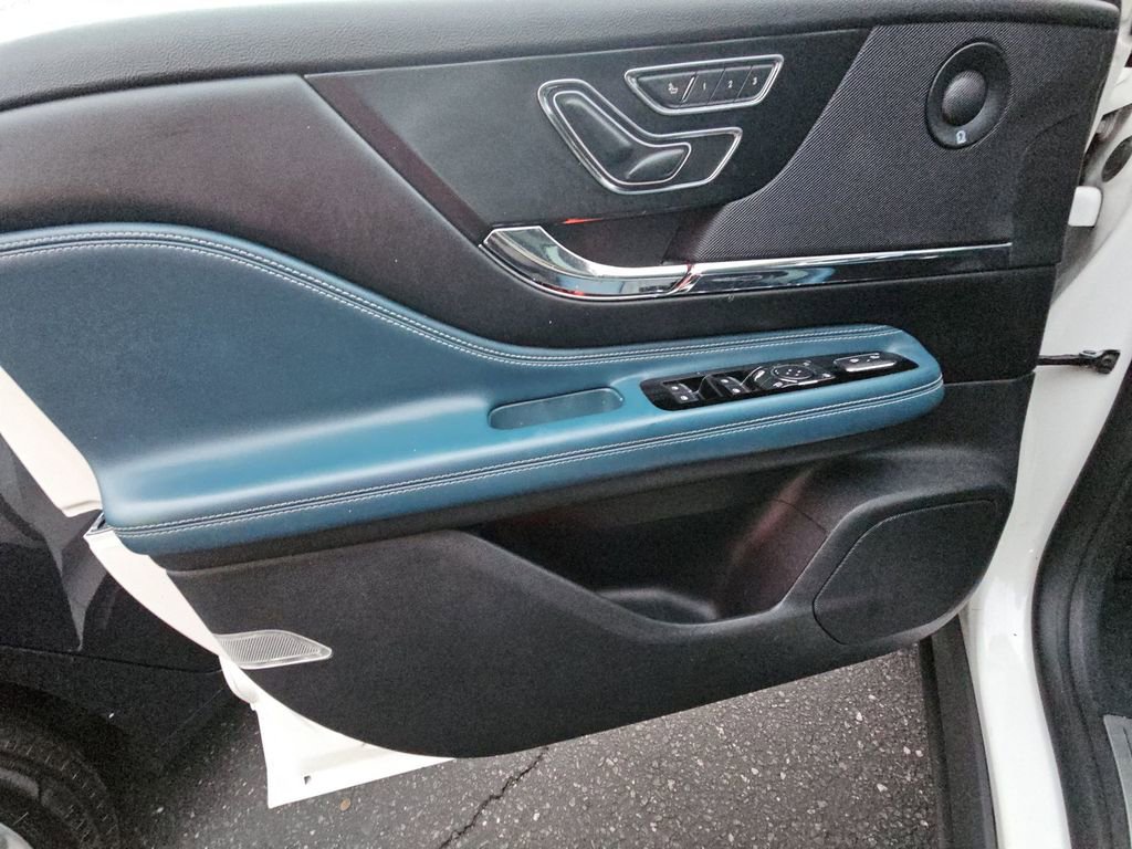 Used 2021 Lincoln Corsair Reserve w/ Elements Package image 10