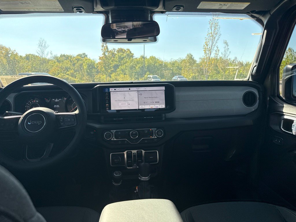 New 2026 Jeep Gladiator Sport w/ Dual Top Group AWD/4WD image 13