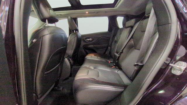 Used 2021 Jeep Cherokee Trailhawk w/ Sun, Sound & Nav Group AWD/4WD image 17