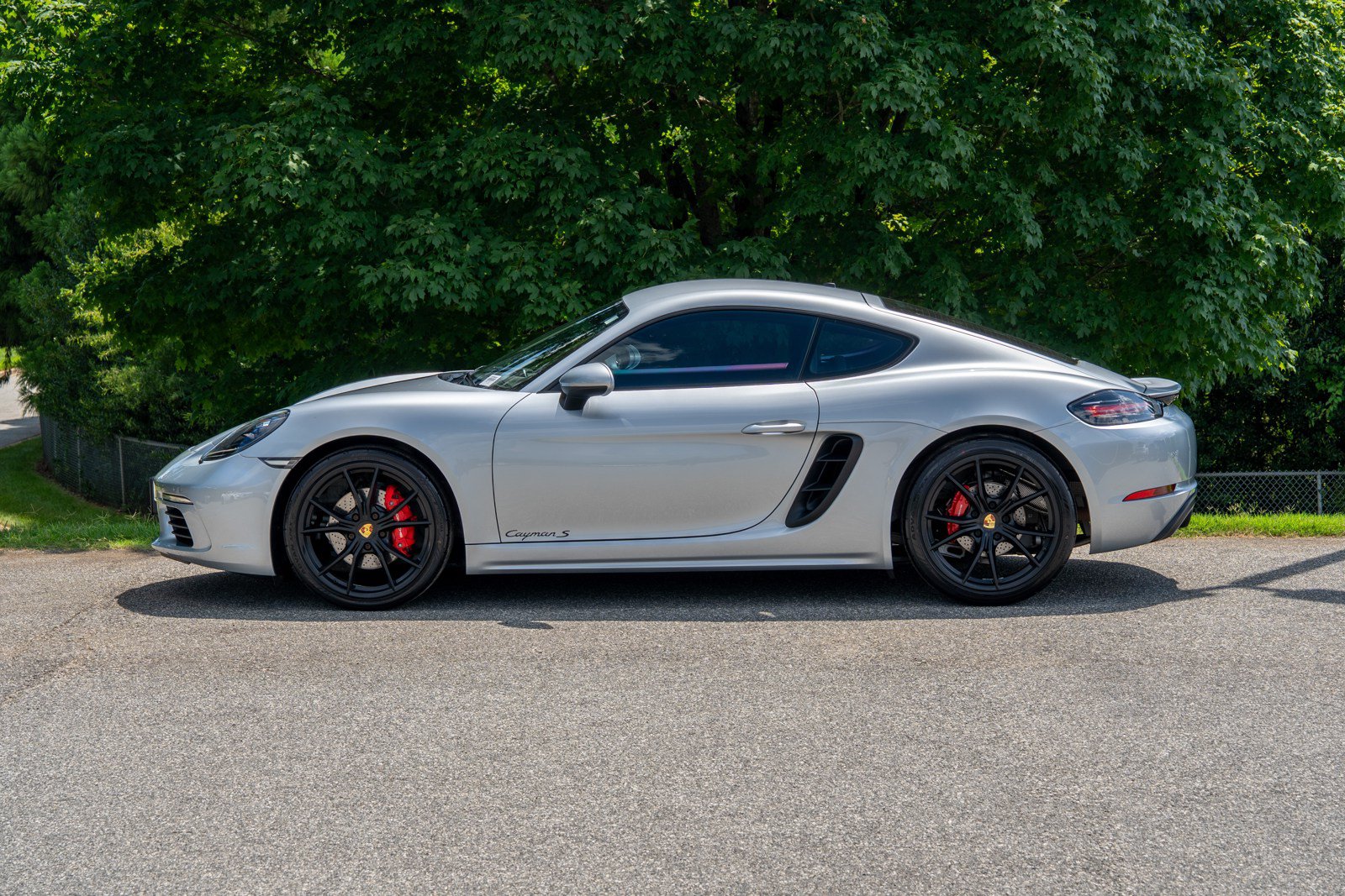 Used 2018 Porsche 718 Cayman S RWD image 2