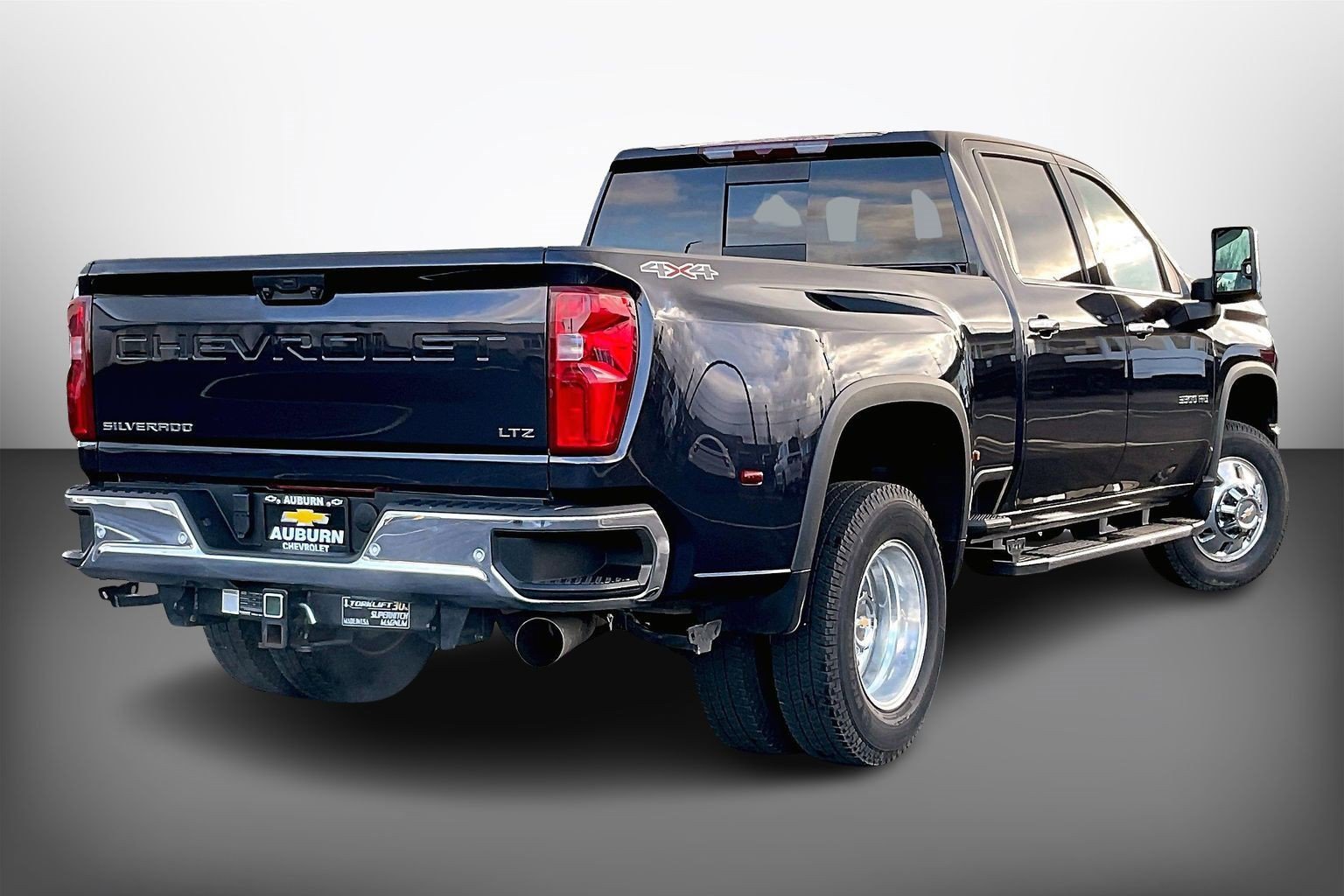 Used 2024 Chevrolet Silverado 3500 LTZ w/ LTZ Convenience Package image 13