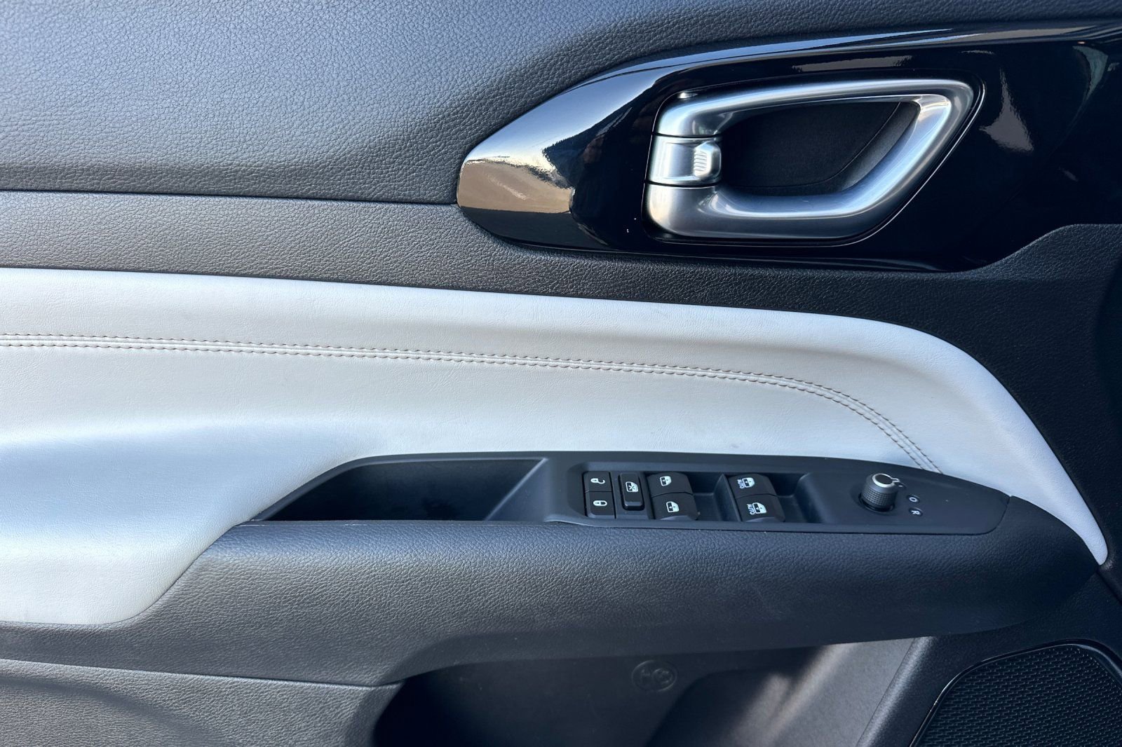 Used 2025 Jeep Compass Limited image 11