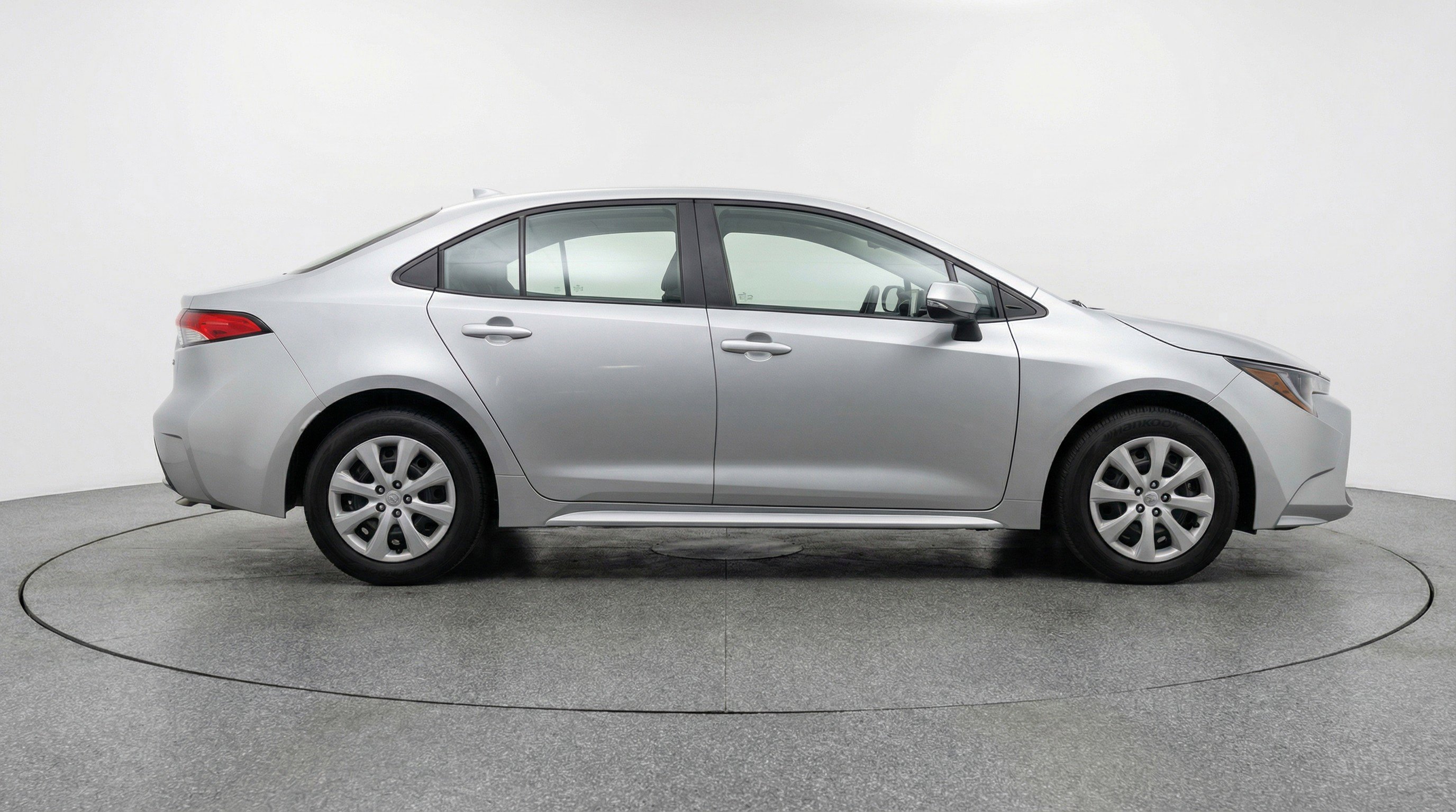 Used 2025 Toyota Corolla LE image 11