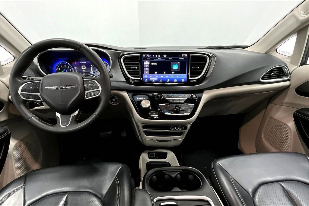 Used 2023 Chrysler Pacifica Touring-L FWD image 18