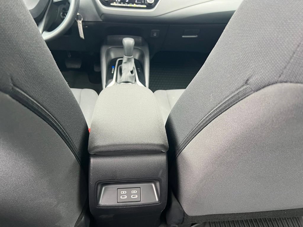 Used 2025 Toyota Corolla LE FWD image 19