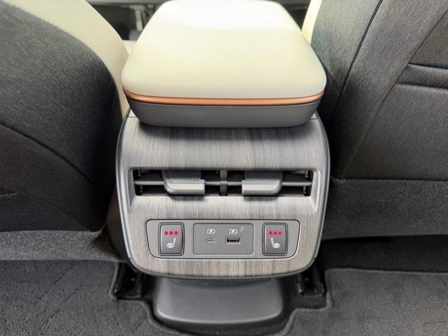 Used 2024 Nissan Ariya AWD image 44