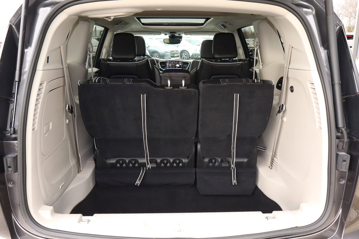 Used 2023 Chrysler Pacifica Limited image 20