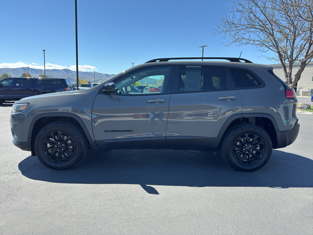 Used 2023 Jeep Cherokee Altitude Lux image 4