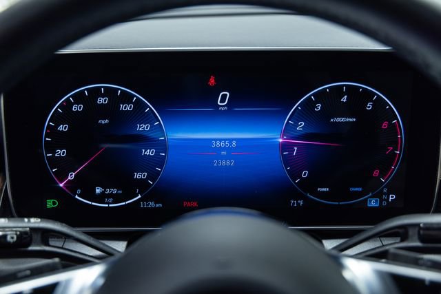 Used 2024 Mercedes-Benz GLC 300 4MATIC image 2