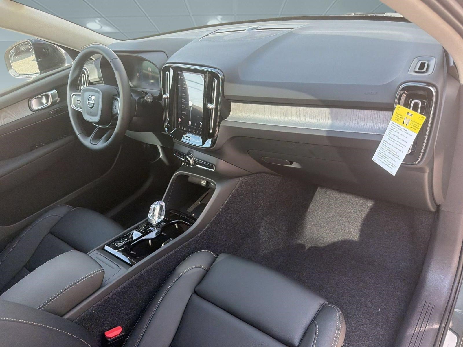 New 2026 Volvo XC40 B4 Plus w/ Protection Package Premier FWD image 31