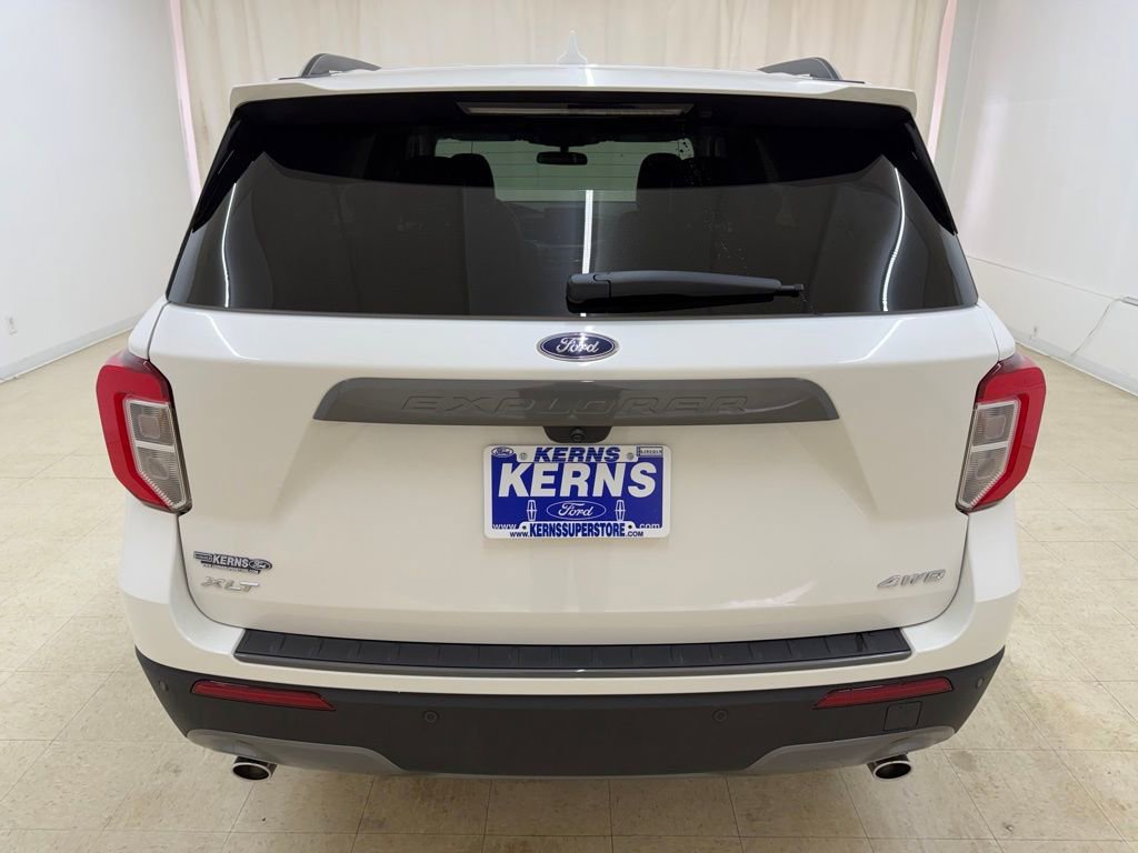 Used 2024 Ford Explorer XLT w/ Equipment Group 202A image 4