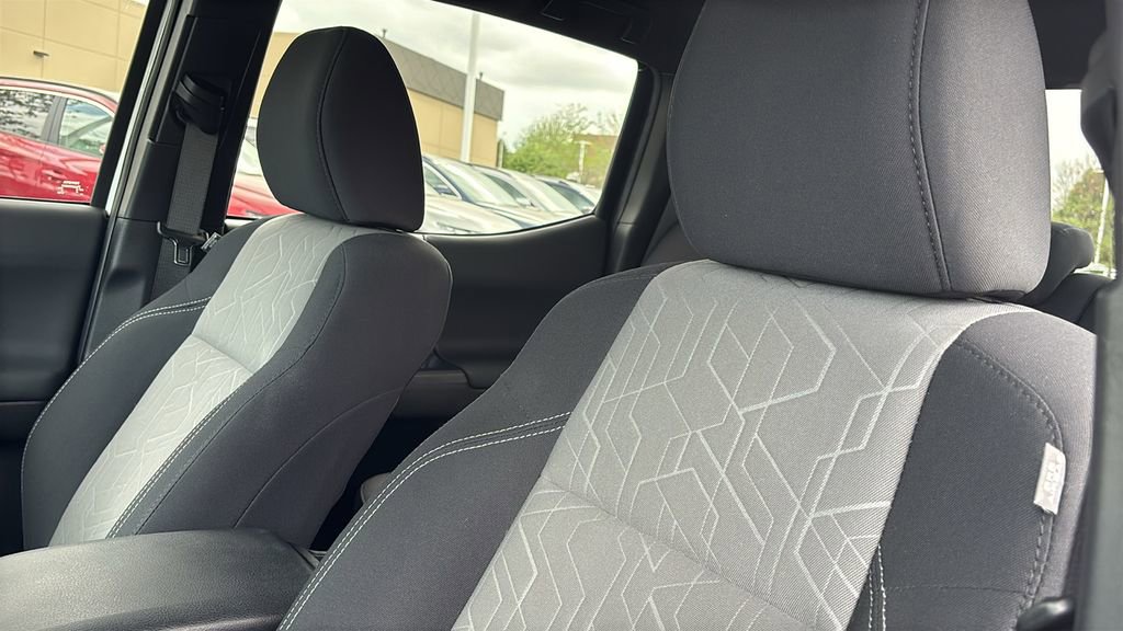 Used 2022 Toyota Tacoma TRD Sport image 25