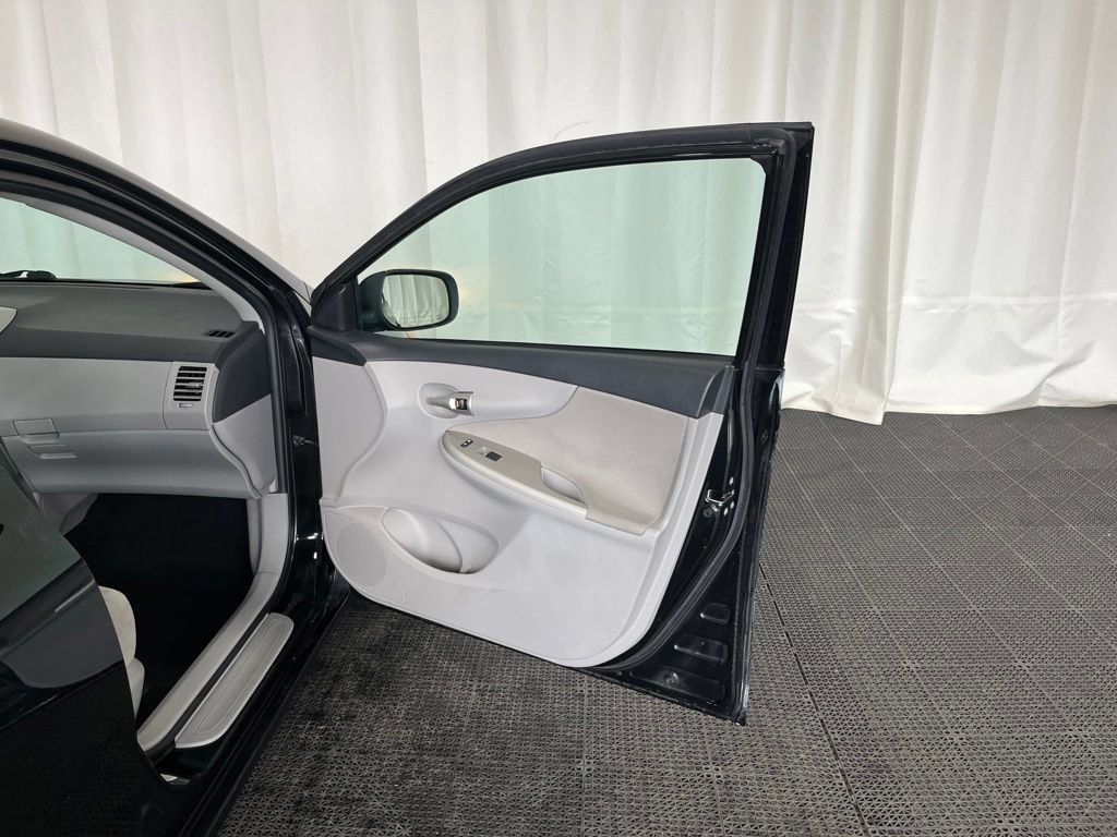 Used 2012 Toyota Corolla LE w/ Preferred Accessory Pkg FWD image 17