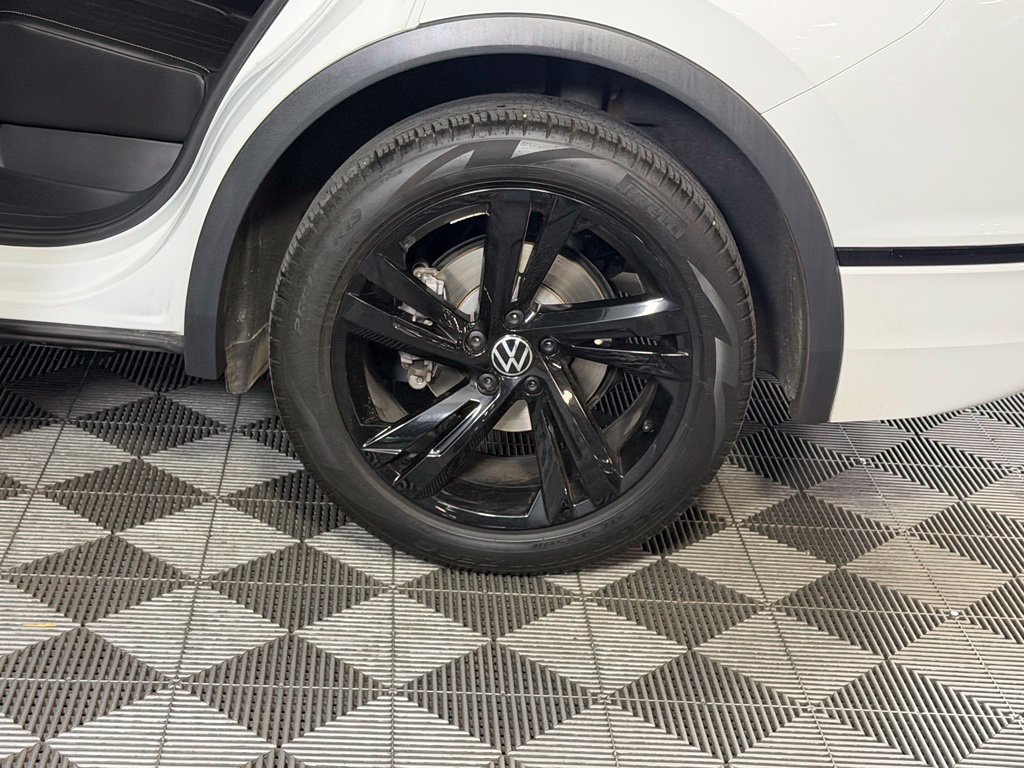 Used 2023 Volkswagen Tiguan SE R-Line AWD/4WD image 12