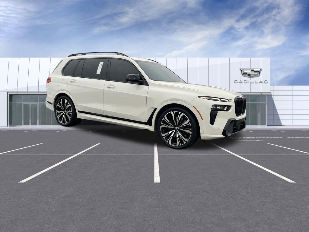 Used 2023 BMW X7 M60i image 2