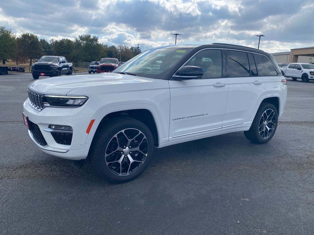 New 2025 Jeep Grand Cherokee Summit image 3