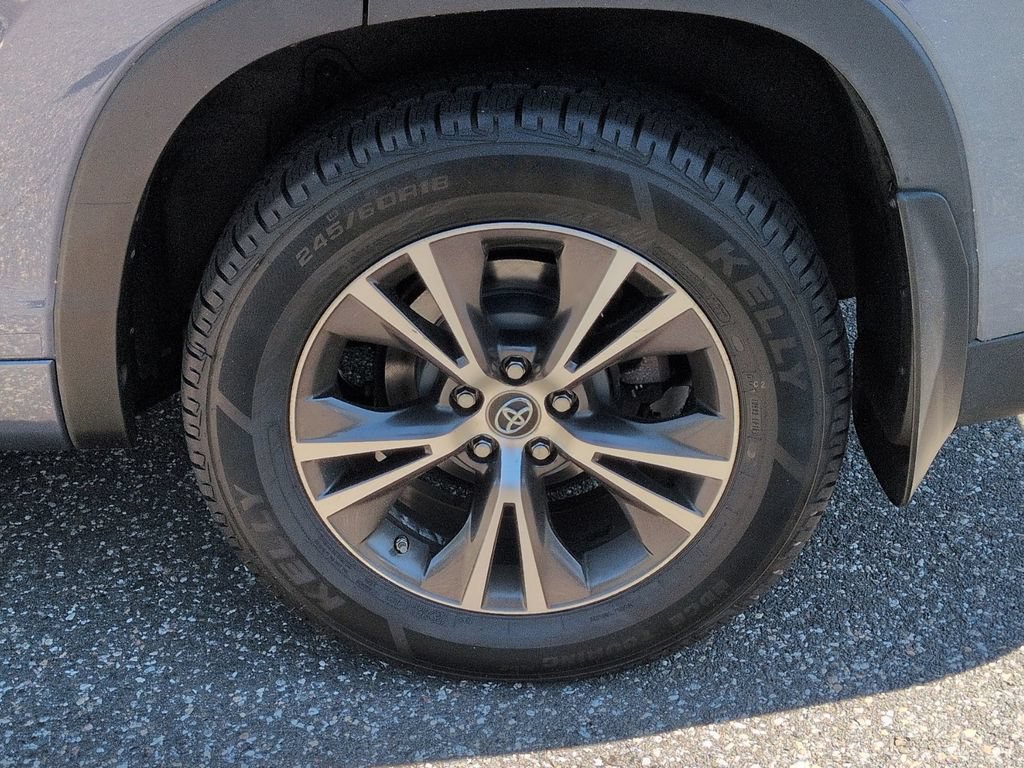 Used 2017 Toyota Highlander Plus AWD/4WD image 27