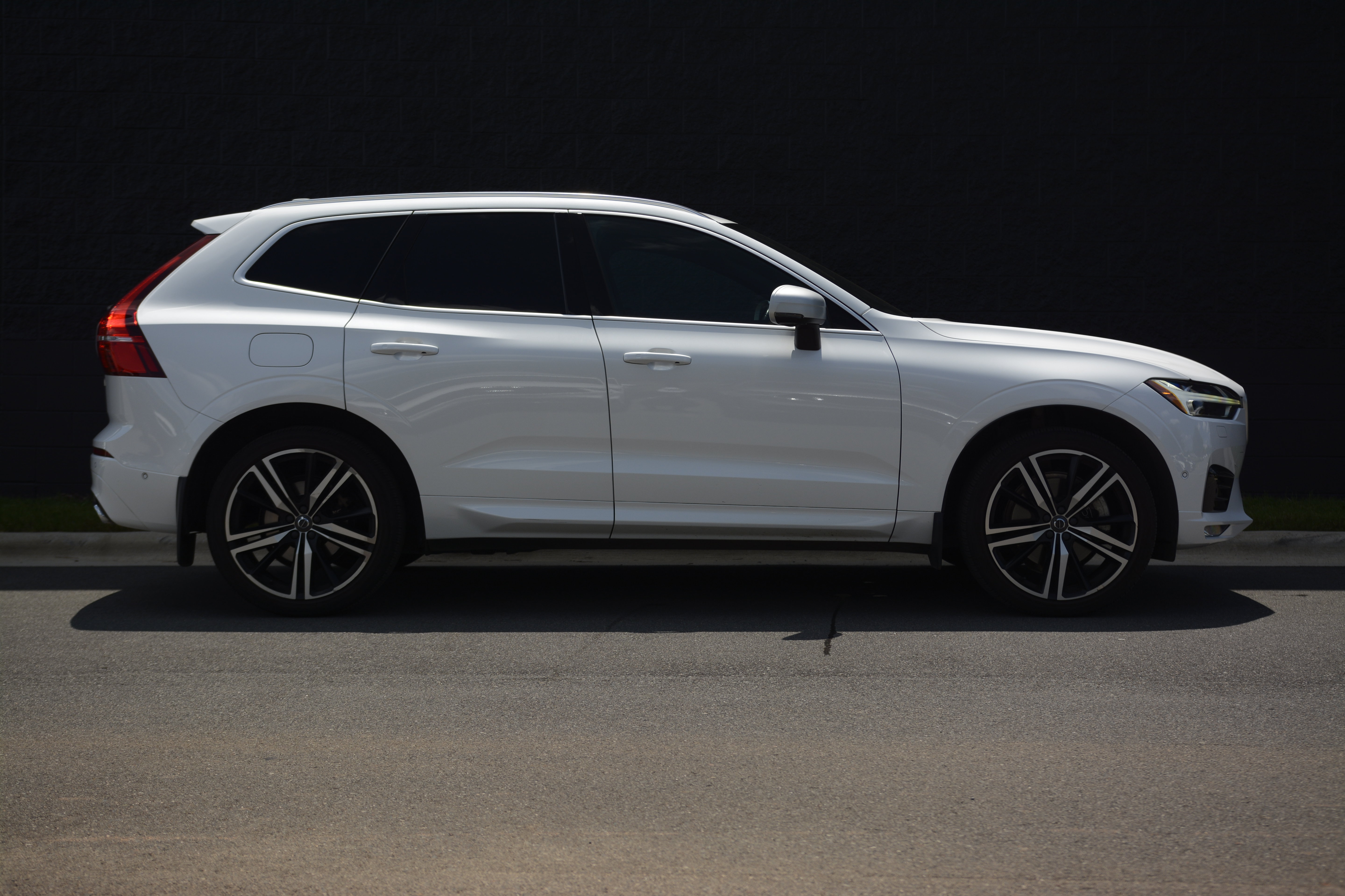 Used 2019 Volvo XC60 T6 R-Design w/ Protection Package Premier AWD/4WD image 8